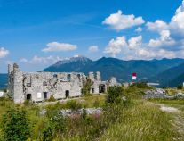 Festung Schlosskopf - Reutte - Heute ist die gesamte Burgenwelt Ehrenberg eine der größten Touristenattraktionen in der Naturparkregion Reutte. • © <a href="https://papa-wanderwolle.jimdofree.com/2020/10/06/burgenrunde-auf-dem-ehrenberg/" target="_blank">Wolfgang Berres auf papa.wanderwolle</a>